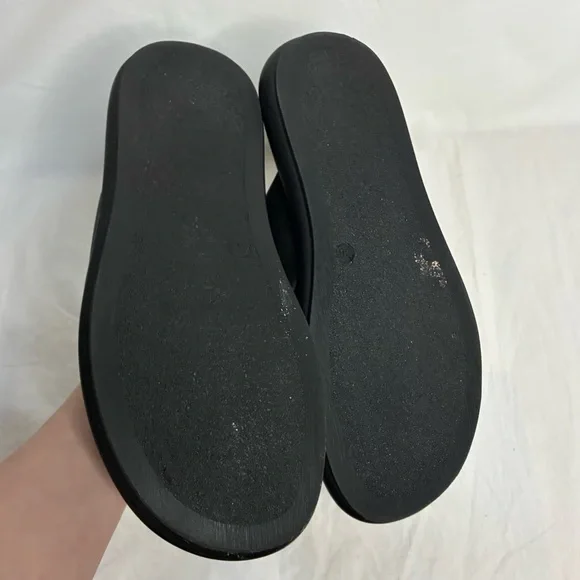 gravitypope Jackie Leather Cushioned Crisscross Sandal - Picture 10 of 12